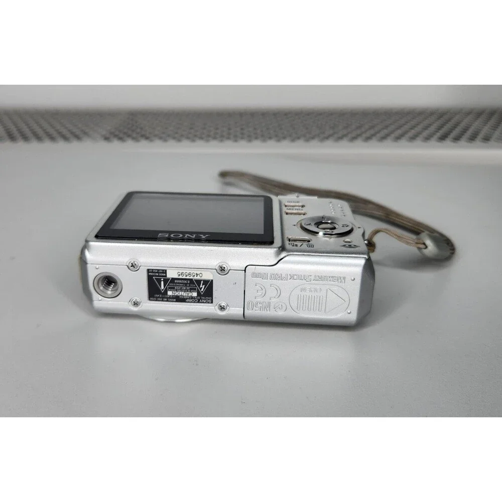 Sony Cybershot DSC-S700 Digital Camera 7.2M Cyber Shot For Parts Only